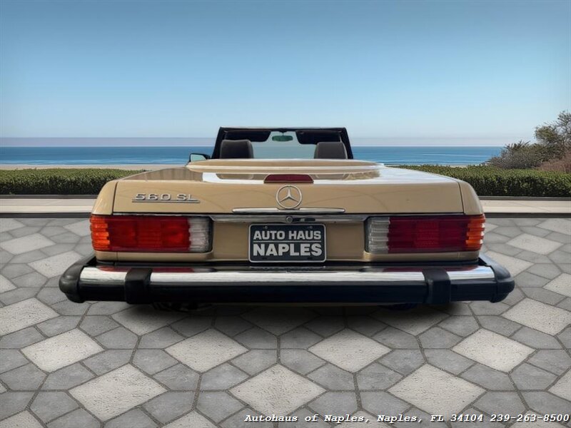 1988 Mercedes-Benz 560 SL   - Photo 8 - Naples, FL 34104