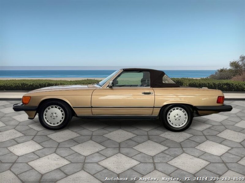 1988 Mercedes-Benz 560 SL   - Photo 17 - Naples, FL 34104