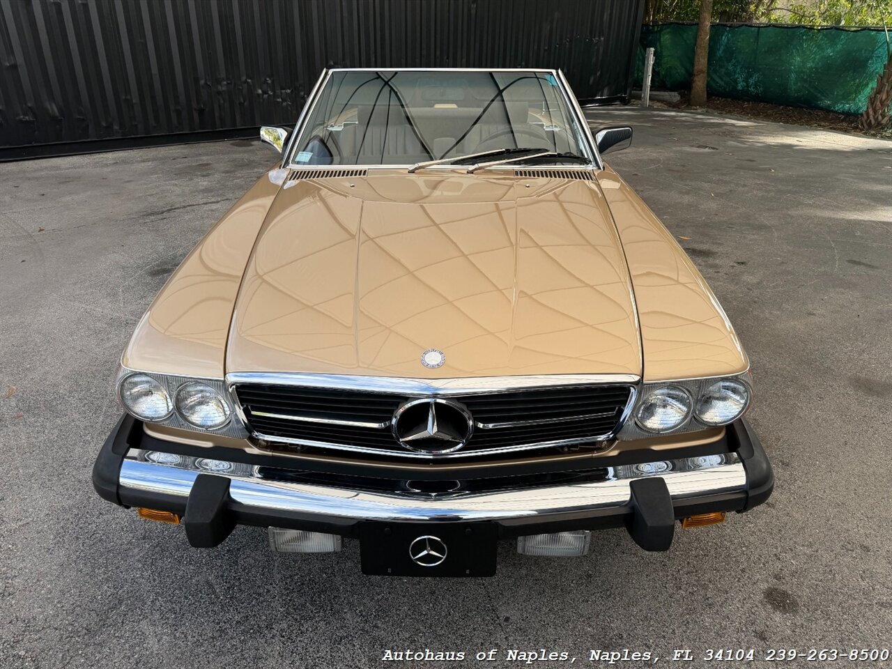 1988 Mercedes-Benz 560 SL   - Photo 4 - Naples, FL 34104