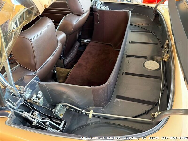 1988 Mercedes-Benz 560 SL   - Photo 24 - Naples, FL 34104