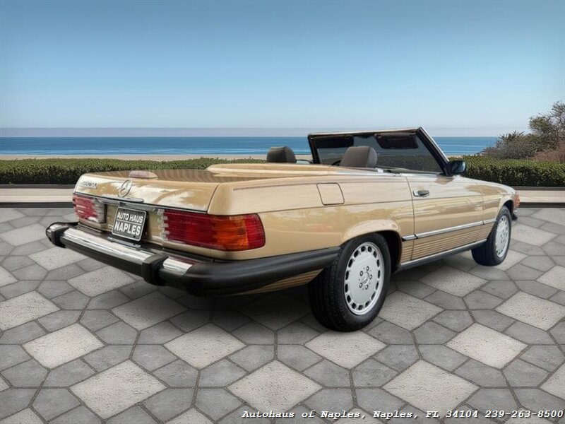 1988 Mercedes-Benz 560 SL   - Photo 10 - Naples, FL 34104