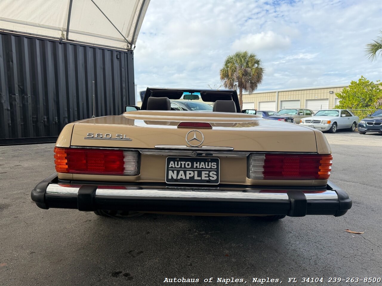 1988 Mercedes-Benz 560 SL   - Photo 8 - Naples, FL 34104