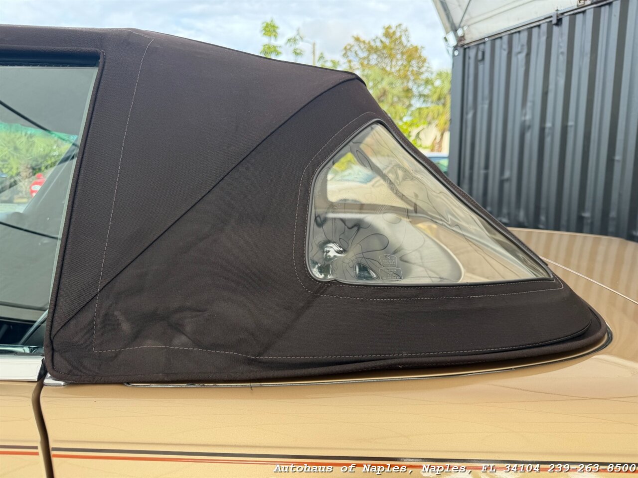 1988 Mercedes-Benz 560 SL   - Photo 18 - Naples, FL 34104