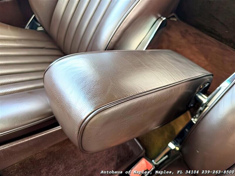 1988 Mercedes-Benz 560 SL   - Photo 58 - Naples, FL 34104