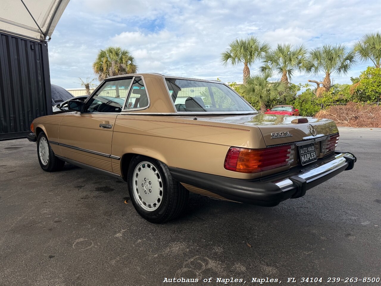 1988 Mercedes-Benz 560 SL   - Photo 32 - Naples, FL 34104
