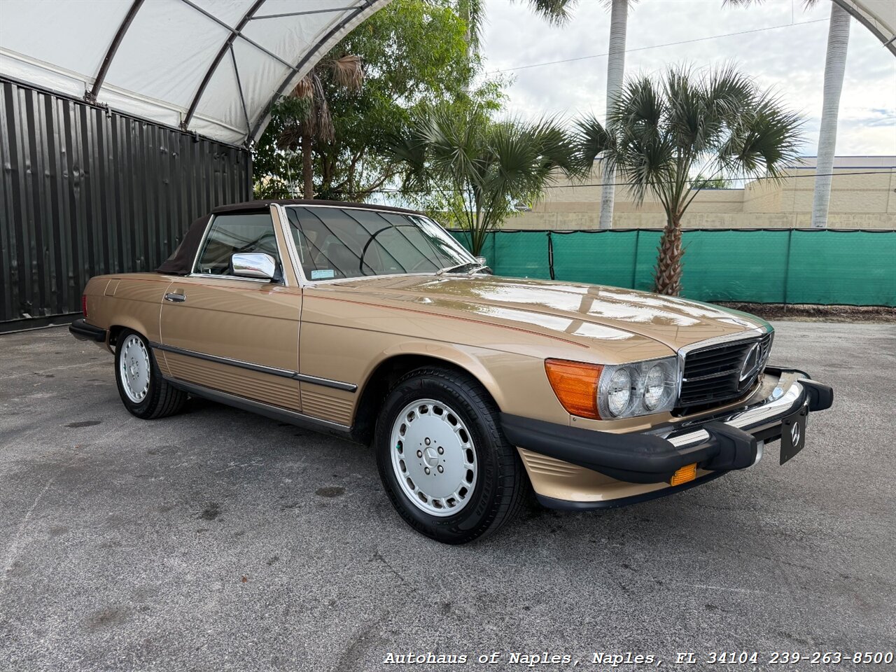 1988 Mercedes-Benz 560 SL   - Photo 12 - Naples, FL 34104