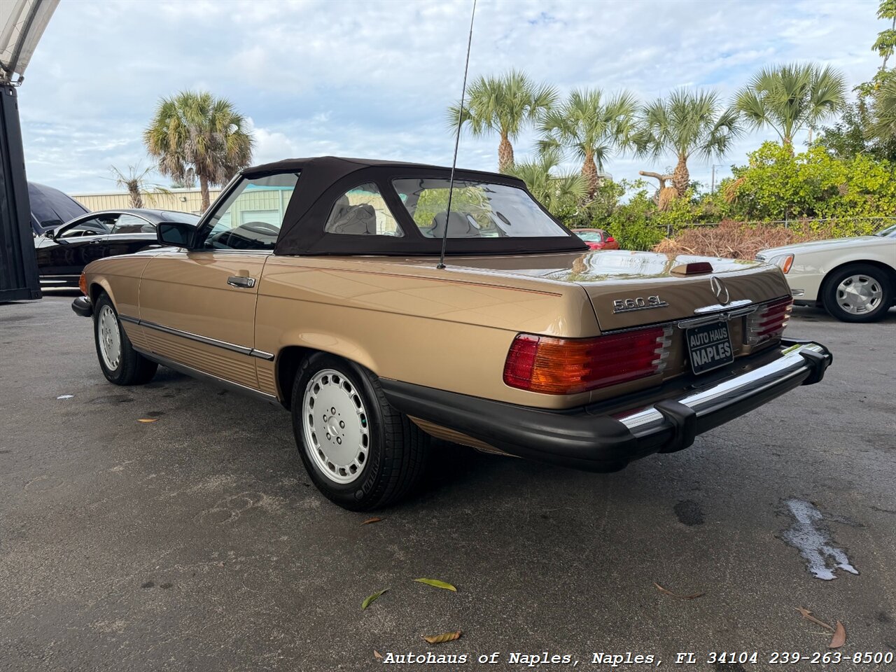 1988 Mercedes-Benz 560 SL   - Photo 16 - Naples, FL 34104