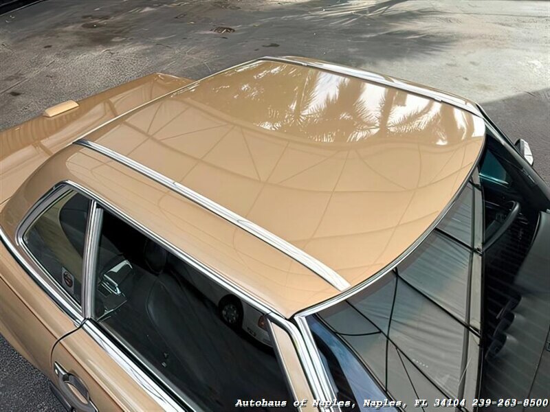 1988 Mercedes-Benz 560 SL   - Photo 36 - Naples, FL 34104
