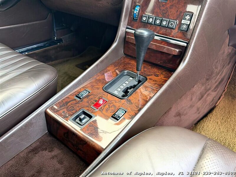1988 Mercedes-Benz 560 SL   - Photo 66 - Naples, FL 34104