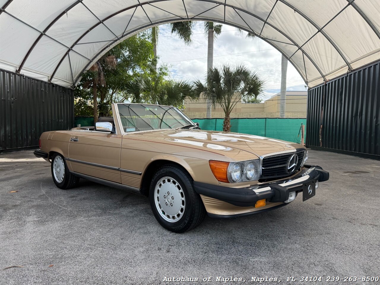 1988 Mercedes-Benz 560 SL   - Photo 1 - Naples, FL 34104