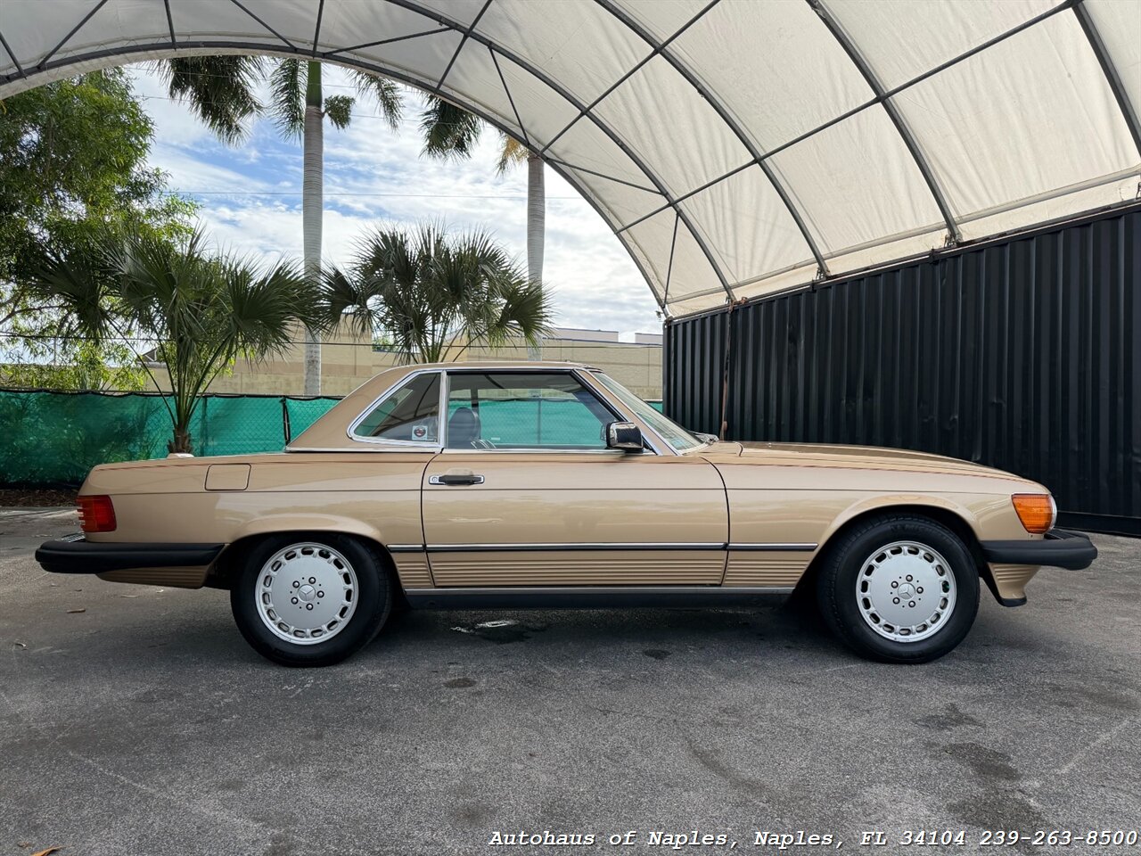 1988 Mercedes-Benz 560 SL   - Photo 29 - Naples, FL 34104