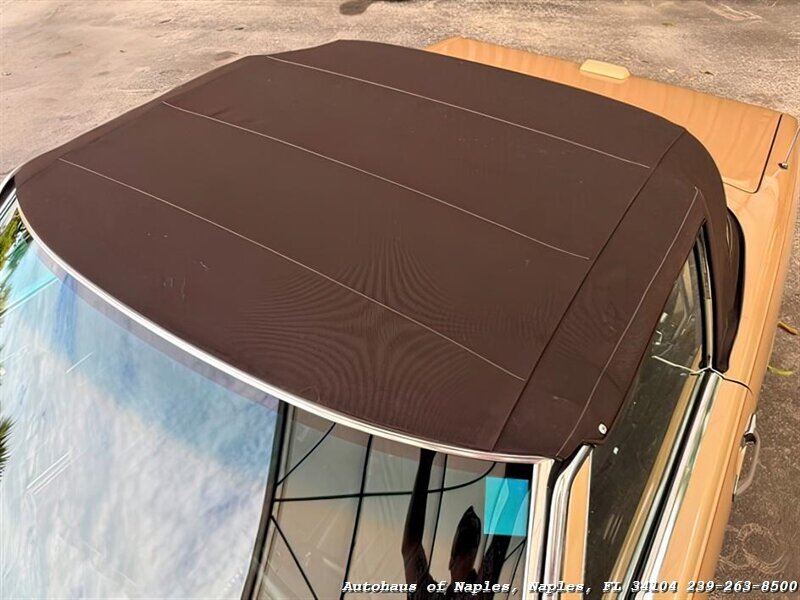 1988 Mercedes-Benz 560 SL   - Photo 22 - Naples, FL 34104