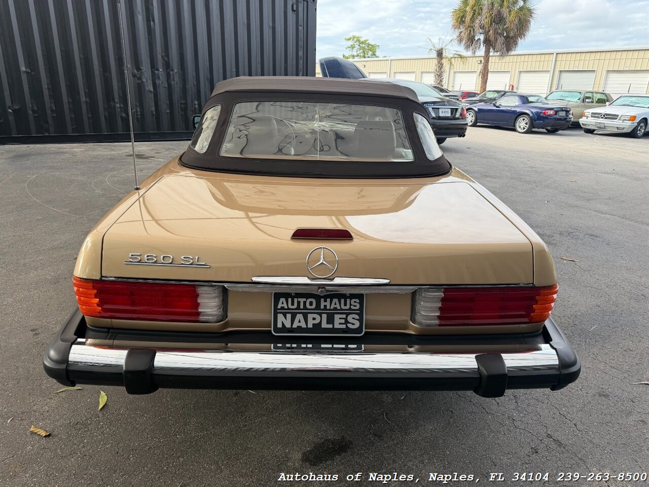 1988 Mercedes-Benz 560 SL   - Photo 15 - Naples, FL 34104