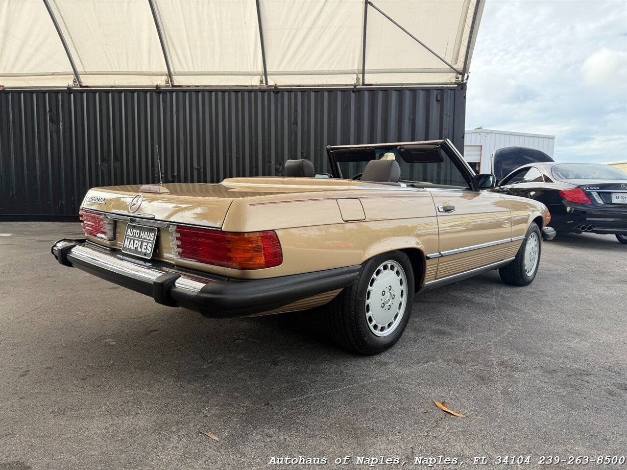 1988 Mercedes-Benz 560 SL   - Photo 10 - Naples, FL 34104