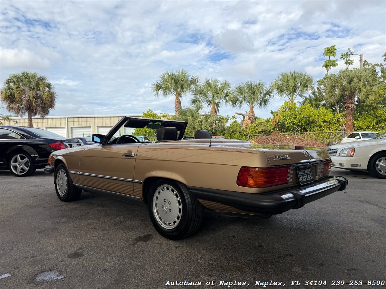 1988 Mercedes-Benz 560 SL   - Photo 7 - Naples, FL 34104