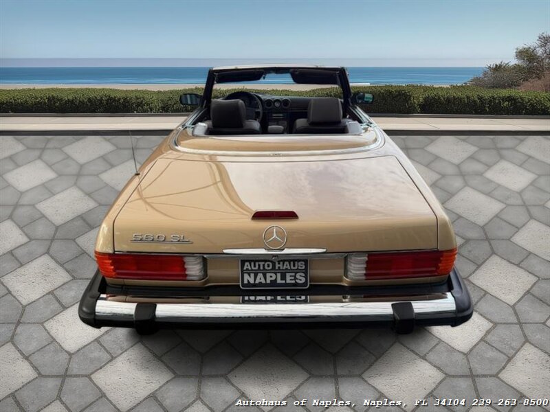 1988 Mercedes-Benz 560 SL   - Photo 9 - Naples, FL 34104