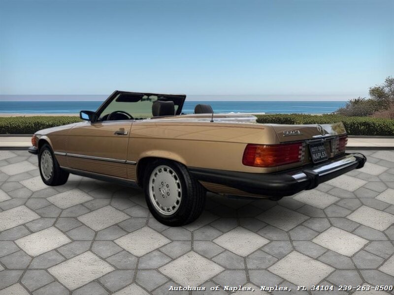 1988 Mercedes-Benz 560 SL   - Photo 7 - Naples, FL 34104