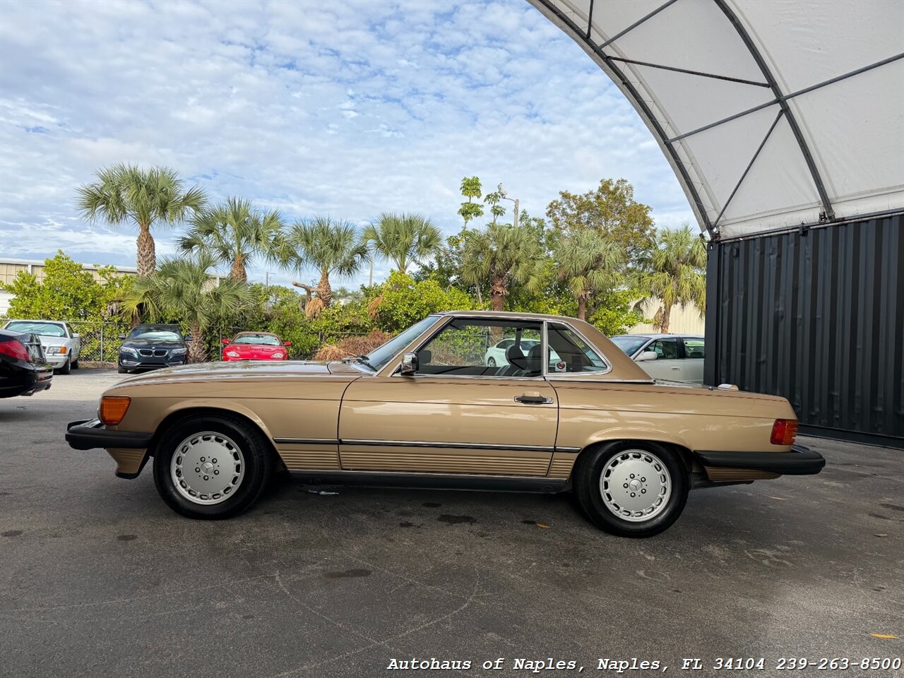 1988 Mercedes-Benz 560 SL   - Photo 33 - Naples, FL 34104