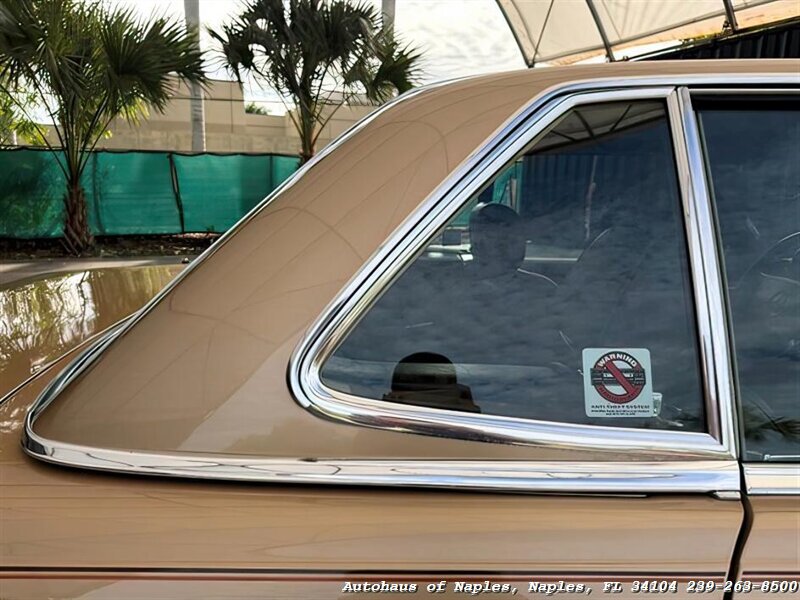 1988 Mercedes-Benz 560 SL   - Photo 37 - Naples, FL 34104