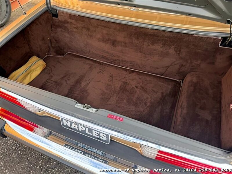 1988 Mercedes-Benz 560 SL   - Photo 26 - Naples, FL 34104