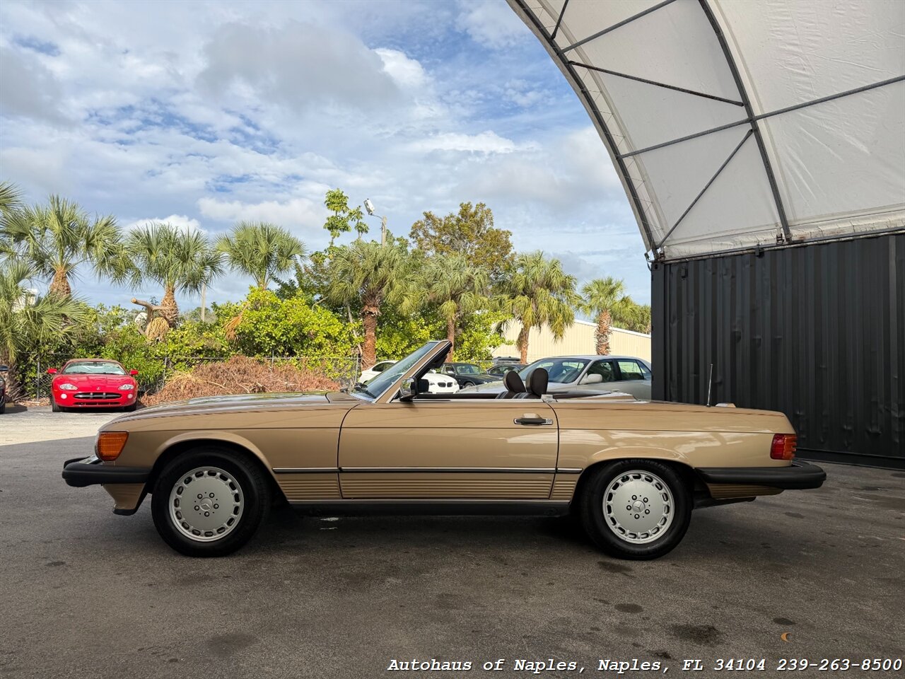 1988 Mercedes-Benz 560 SL   - Photo 6 - Naples, FL 34104