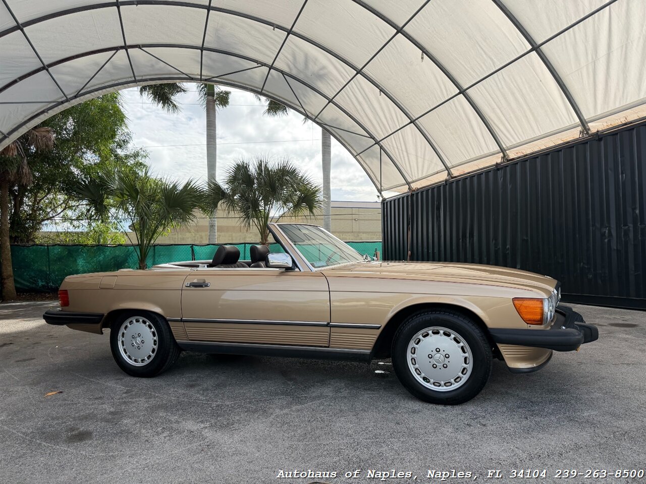 1988 Mercedes-Benz 560 SL   - Photo 2 - Naples, FL 34104