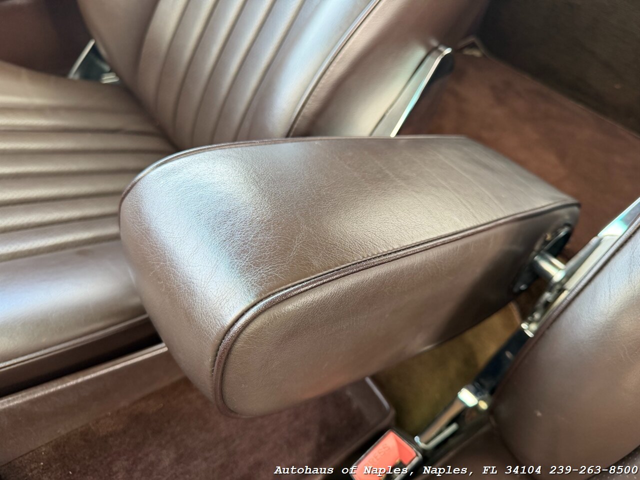 1988 Mercedes-Benz 560 SL   - Photo 58 - Naples, FL 34104