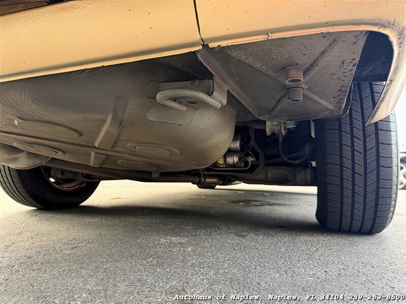 1988 Mercedes-Benz 560 SL   - Photo 46 - Naples, FL 34104