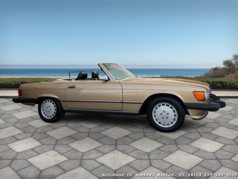 1988 Mercedes-Benz 560 SL   - Photo 2 - Naples, FL 34104