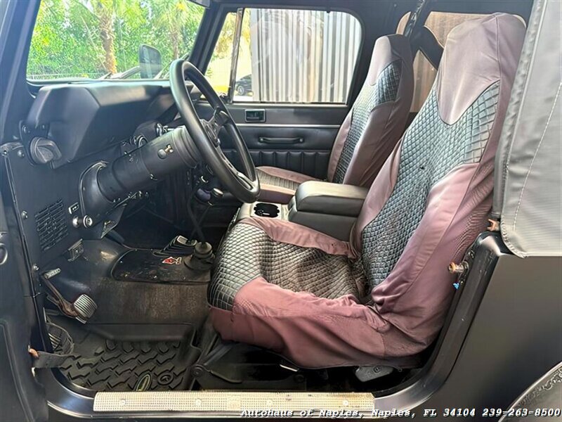 1984 Jeep CJ-7 2dr   - Photo 24 - Naples, FL 34104