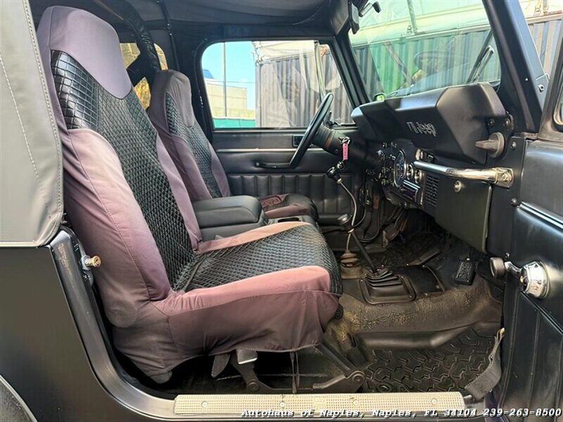 1984 Jeep CJ-7 2dr   - Photo 27 - Naples, FL 34104