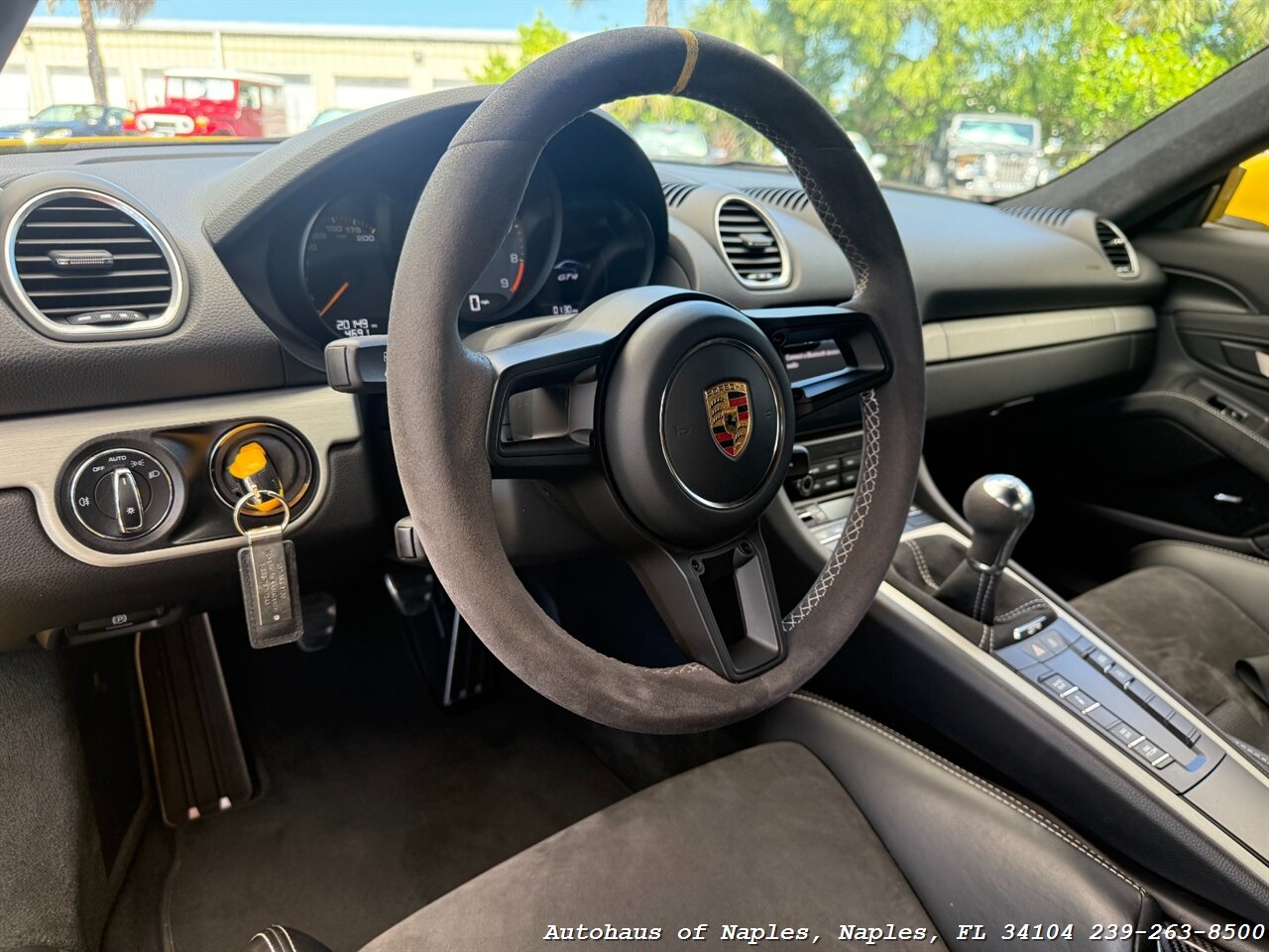 2020 Porsche 718 Cayman GT4 - Photo 26 - Naples, FL 34104