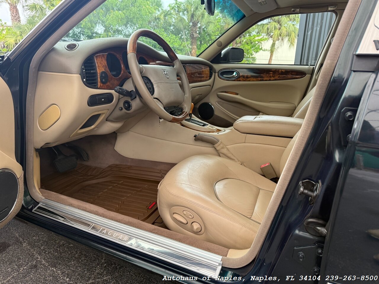 1999 Jaguar Vanden Plas - Photo 14 - Naples, FL 34104