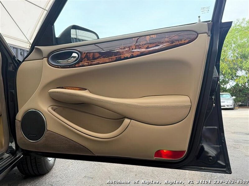 1999 Jaguar Vanden Plas   - Photo 25 - Naples, FL 34104