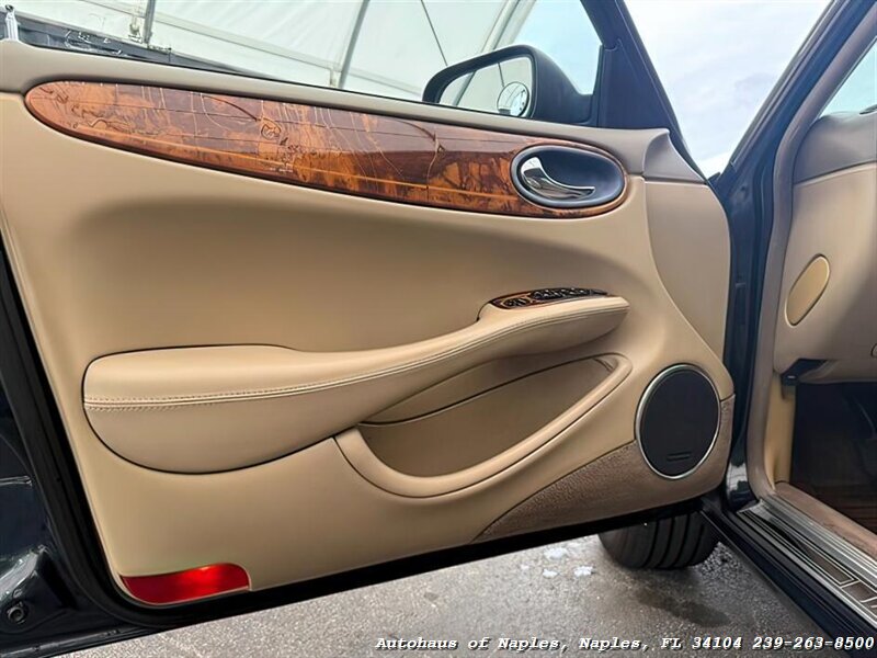 1999 Jaguar Vanden Plas   - Photo 17 - Naples, FL 34104
