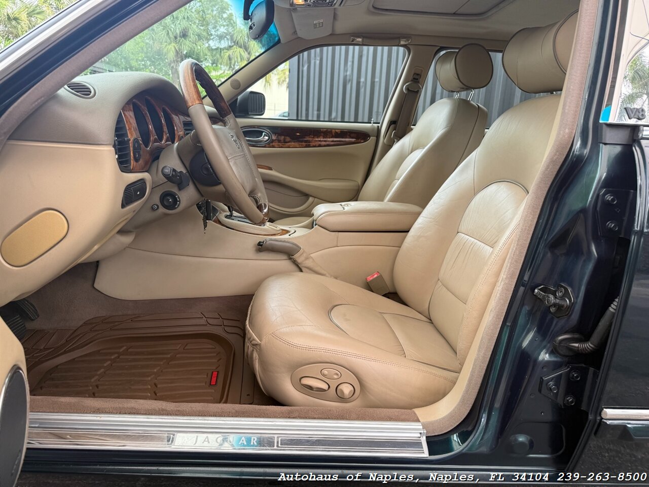 1999 Jaguar Vanden Plas - Photo 15 - Naples, FL 34104