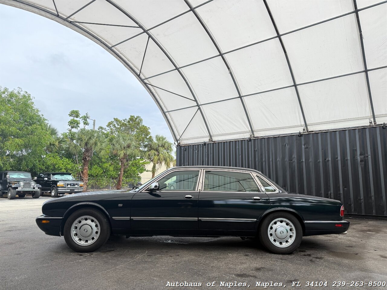 1999 Jaguar Vanden Plas - Photo 5 - Naples, FL 34104