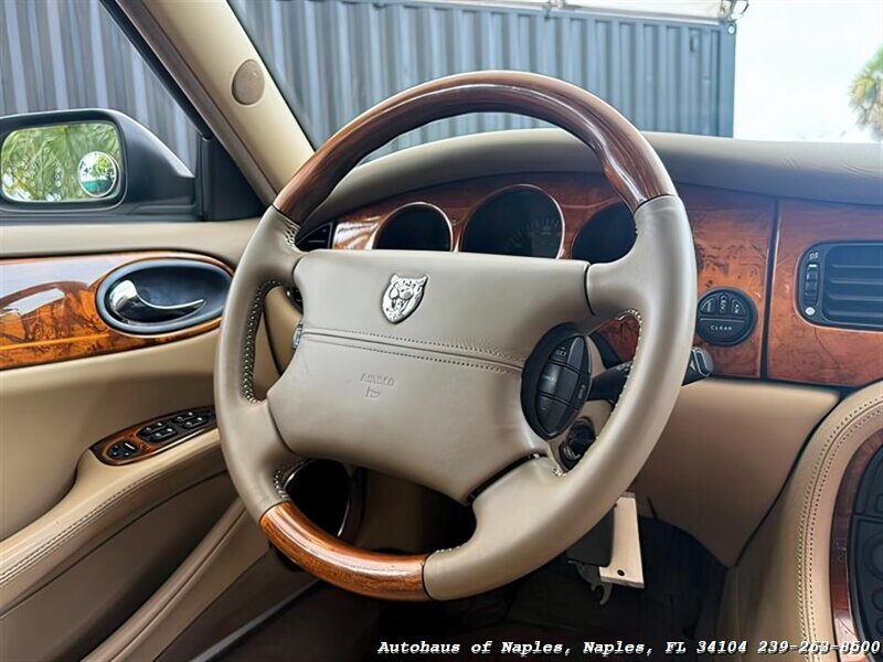 1999 Jaguar Vanden Plas   - Photo 31 - Naples, FL 34104