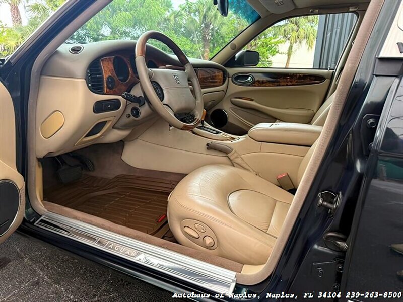 1999 Jaguar Vanden Plas   - Photo 14 - Naples, FL 34104