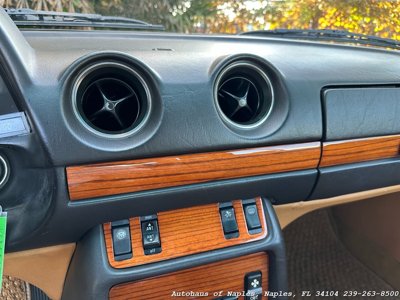 1982 Mercedes-Benz 300 CD   - Photo 41 - Naples, FL 34104