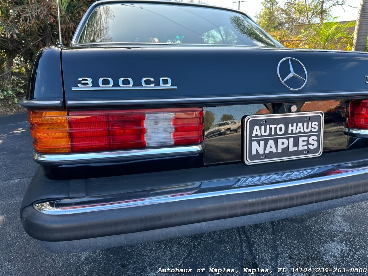 1982 Mercedes-Benz 300 CD   - Photo 18 - Naples, FL 34104