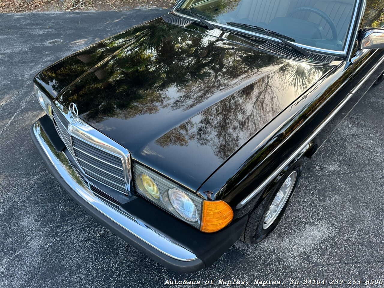 1982 Mercedes-Benz 300 CD   - Photo 7 - Naples, FL 34104