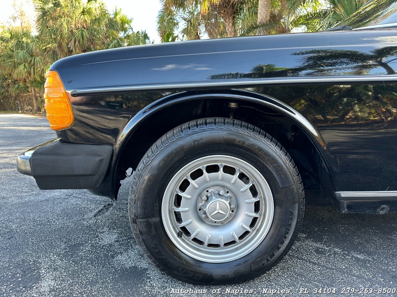 1982 Mercedes-Benz 300 CD   - Photo 8 - Naples, FL 34104