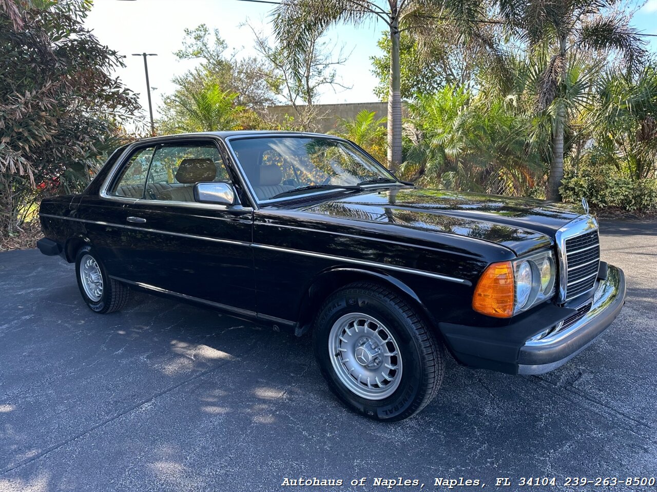 1982 Mercedes-Benz 300 CD   - Photo 2 - Naples, FL 34104