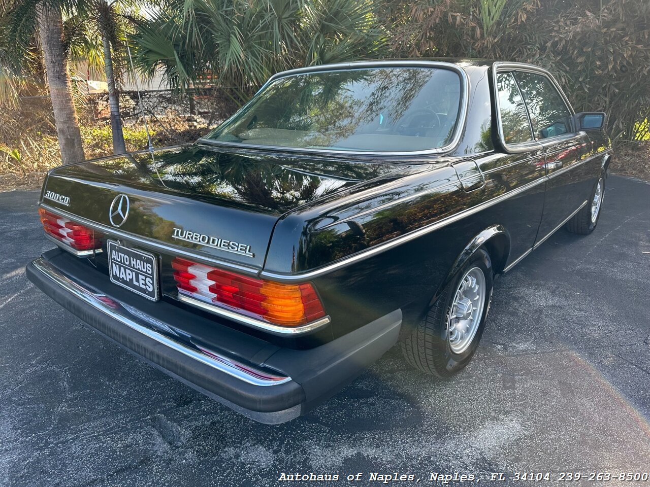 1982 Mercedes-Benz 300 CD   - Photo 14 - Naples, FL 34104