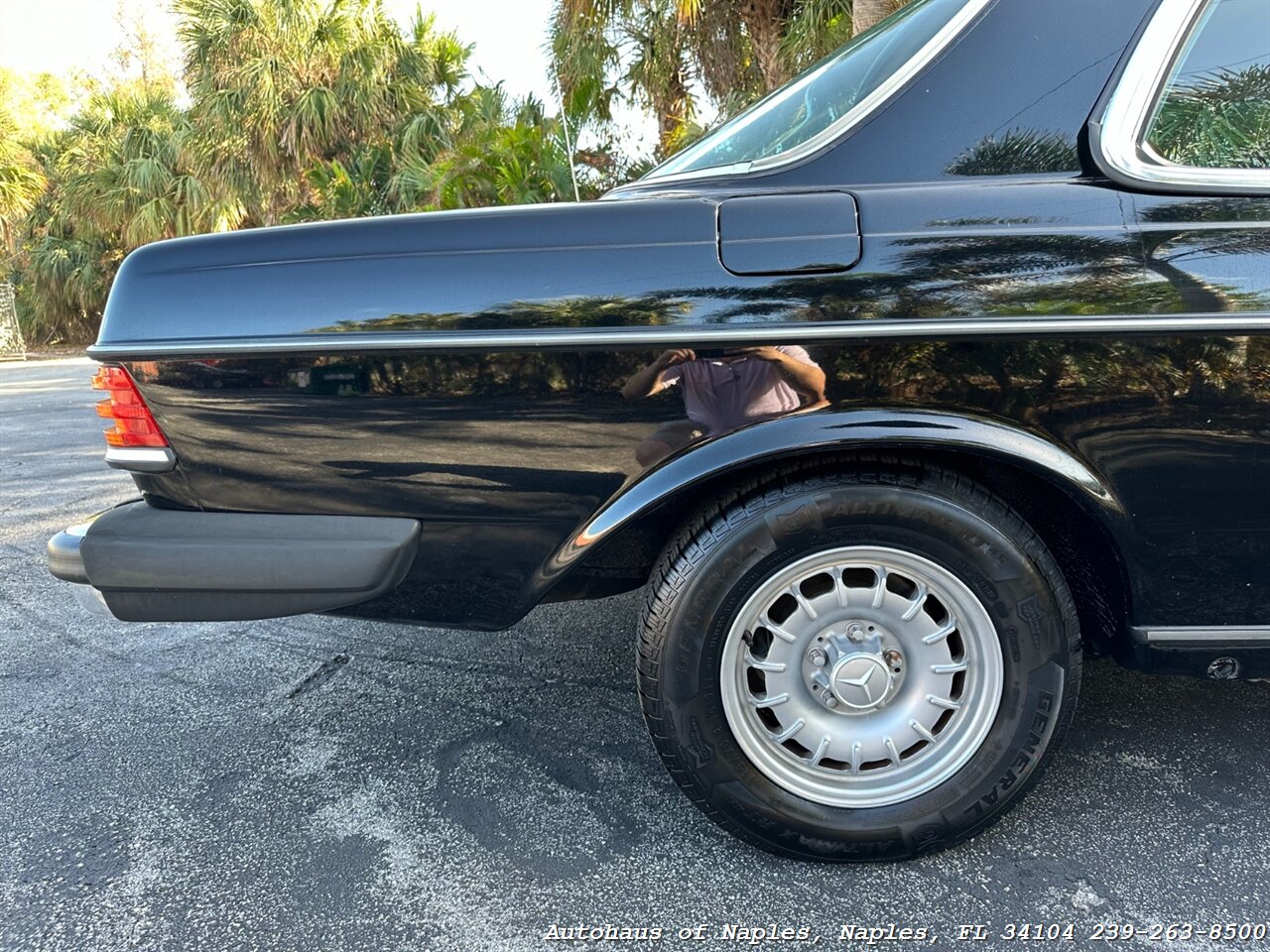 1982 Mercedes-Benz 300 CD   - Photo 21 - Naples, FL 34104