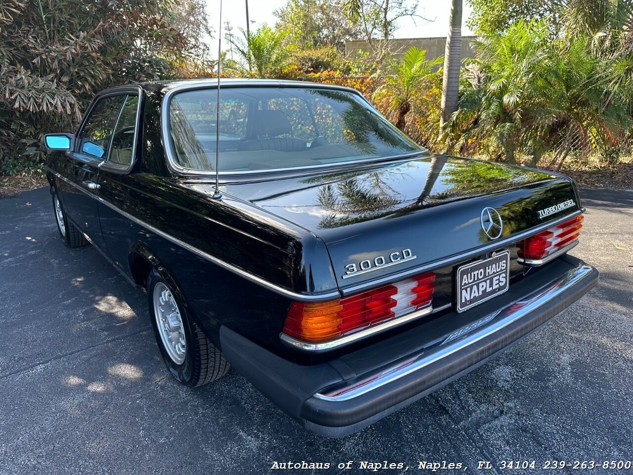 1982 Mercedes-Benz 300 CD   - Photo 12 - Naples, FL 34104