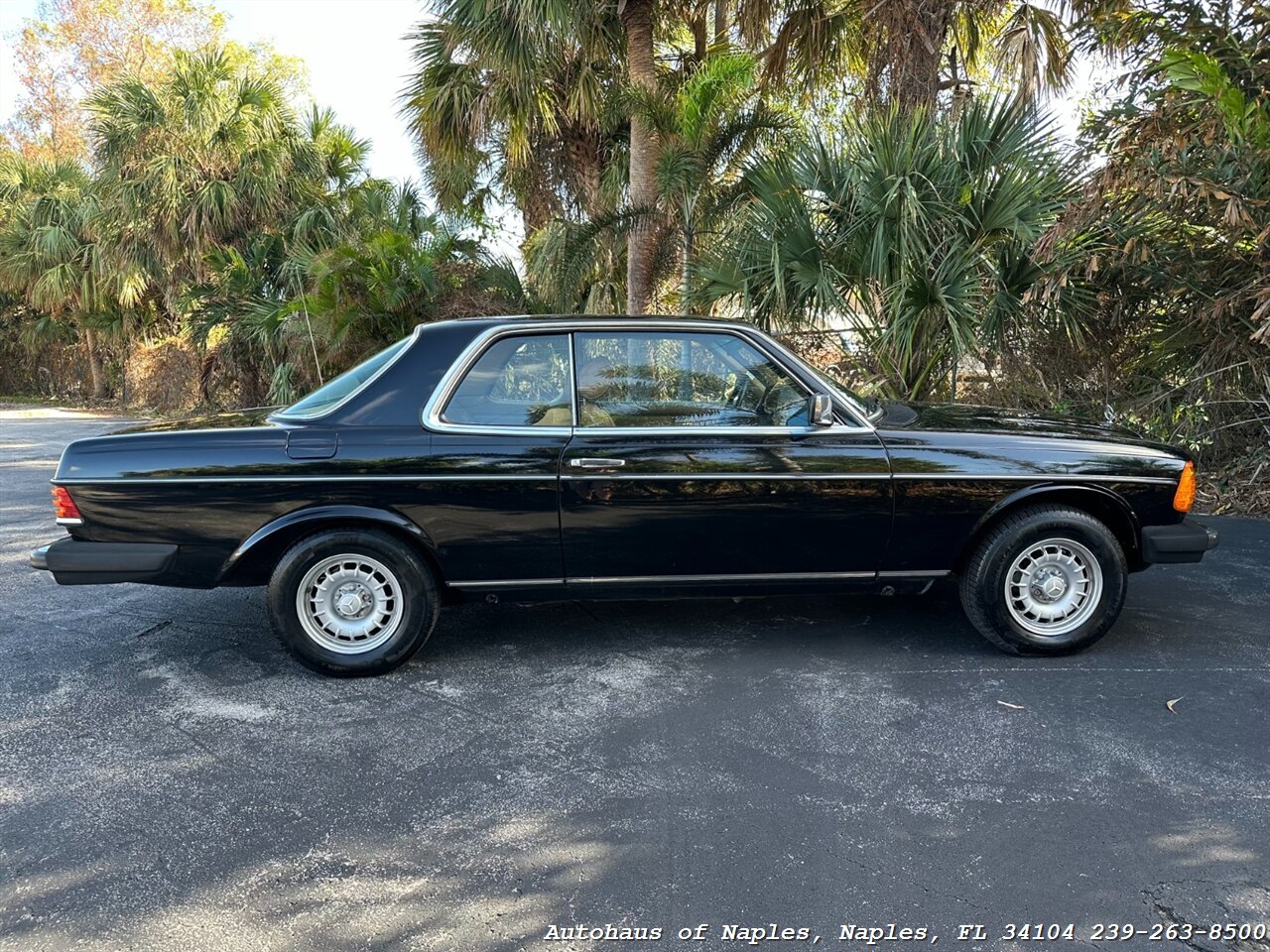 1982 Mercedes-Benz 300 CD   - Photo 15 - Naples, FL 34104