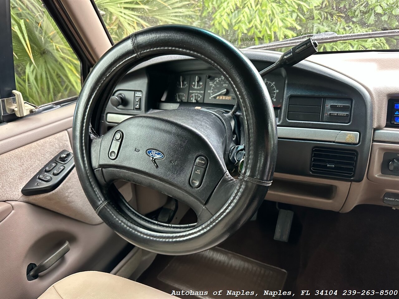 1993 Ford Bronco Eddie Bauer   - Photo 25 - Naples, FL 34104