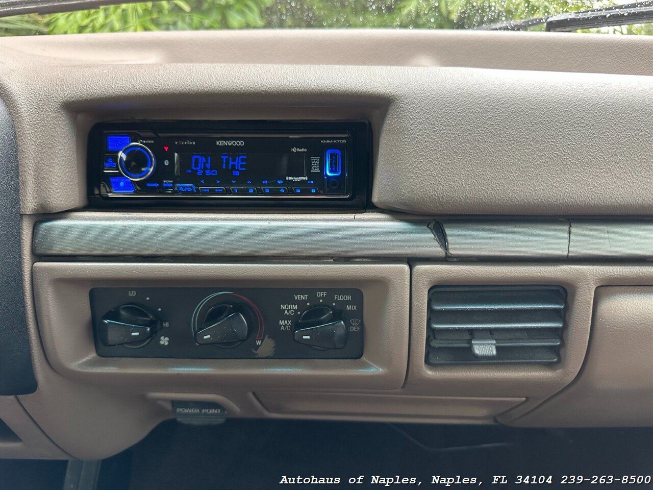 1993 Ford Bronco Eddie Bauer   - Photo 26 - Naples, FL 34104